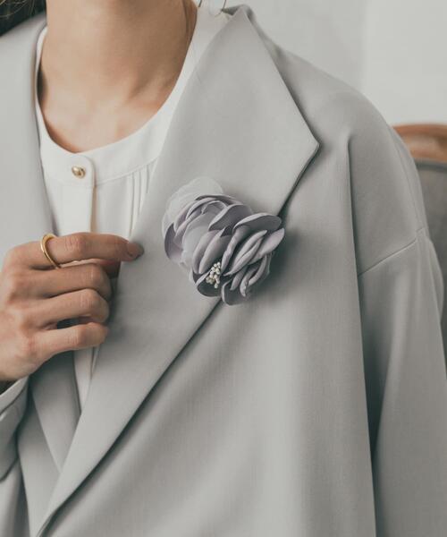 URBAN RESEARCH DOORS（アーバンリサーチドアーズ）の「ニュアンスフラワーコサージュ（ブローチ/コサージュ・レディース・ライトグレー/アイボリー・ONE）」の2枚目の写真