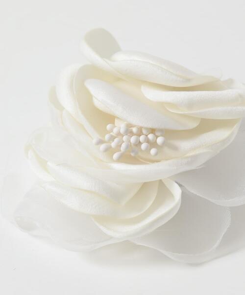 URBAN RESEARCH DOORS（アーバンリサーチドアーズ）の「ニュアンスフラワーコサージュ（ブローチ/コサージュ・レディース・ライトグレー/アイボリー・ONE）」の5枚目の写真