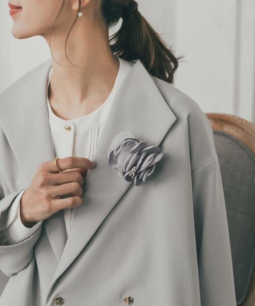 URBAN RESEARCH DOORS（アーバンリサーチドアーズ）の「ニュアンスフラワーコサージュ（ブローチ/コサージュ・レディース・ライトグレー/アイボリー・ONE）」の6枚目の写真