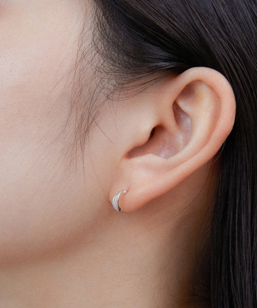 BYWEEKEND(バイウィーケンド)の「Siat earring(ピアス(両耳用)・レディース・シルバー・FREE)」の2枚目の写真