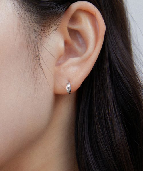 BYWEEKEND(バイウィーケンド)の「Siat earring(ピアス(両耳用)・レディース・シルバー・FREE)」の3枚目の写真