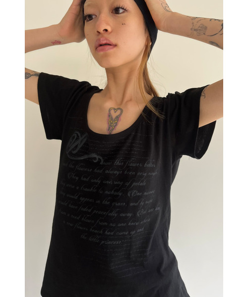 A FEW COMMENTS(アフューコメンツ)の「ペイルプリンテッドトップ ブラック(Tシャツ/カットソー・レディース・その他・FREE)」の1枚目の写真