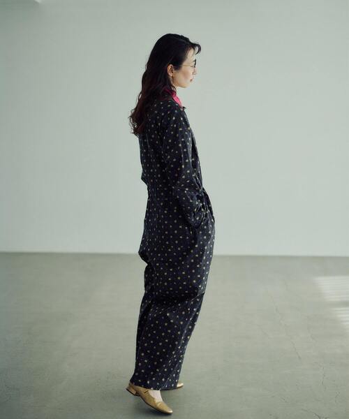 ADIEU TRISTESSE（アデュートリステス）の「【3月ベストセラーブランド内3位】【3月お気に入り登録ブランド内5位】kazumiさんコラボ　リバティプリントオールインワン（つなぎ/オールインワン・レディース・ブルー系その他/ブラック系その他・40/38）」の14枚目の写真