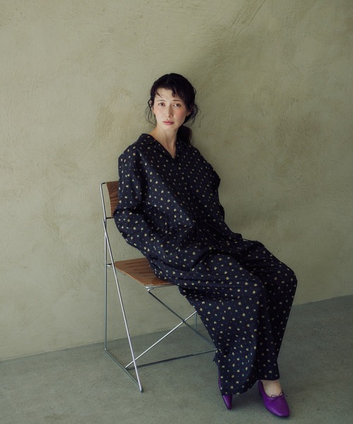 ADIEU TRISTESSE（アデュートリステス）の「【3月ベストセラーブランド内3位】【3月お気に入り登録ブランド内5位】kazumiさんコラボ　リバティプリントオールインワン（つなぎ/オールインワン・レディース・ブルー系その他/ブラック系その他・40/38）」の3枚目の写真
