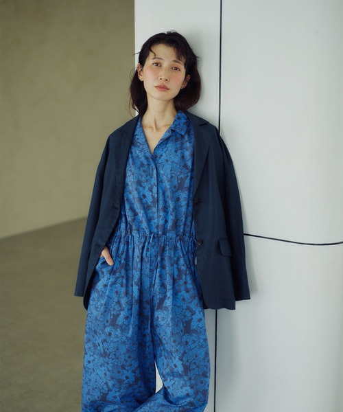 ADIEU TRISTESSE（アデュートリステス）の「【3月ベストセラーブランド内3位】【3月お気に入り登録ブランド内5位】kazumiさんコラボ　リバティプリントオールインワン（つなぎ/オールインワン・レディース・ブルー系その他/ブラック系その他・40/38）」の9枚目の写真