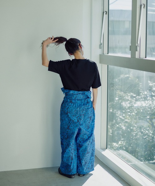 ADIEU TRISTESSE（アデュートリステス）の「【3月ベストセラーブランド内3位】【3月お気に入り登録ブランド内5位】kazumiさんコラボ　リバティプリントオールインワン（つなぎ/オールインワン・レディース・ブルー系その他/ブラック系その他・40/38）」の11枚目の写真