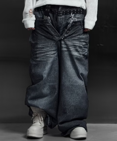 ROSEN KREUZ(ローゼンクロイツ)の「【Rosen Kreuz】INSIGNIA TROUSERS / 【ローゼンクロイツ】デニムライク刺しゅうロゴバギーパンツ(デニムパンツ・メンズ・ブラック/ブルー・01/02/03)」の14枚目の写真