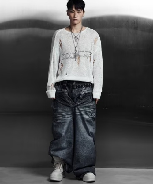 ROSEN KREUZ(ローゼンクロイツ)の「【Rosen Kreuz】INSIGNIA TROUSERS / 【ローゼンクロイツ】デニムライク刺しゅうロゴバギーパンツ(デニムパンツ・メンズ・ブラック/ブルー・01/02/03)」の6枚目の写真