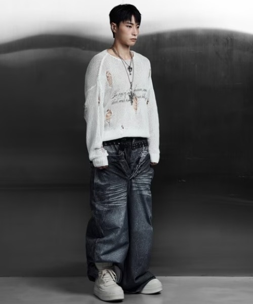 ROSEN KREUZ(ローゼンクロイツ)の「【Rosen Kreuz】INSIGNIA TROUSERS / 【ローゼンクロイツ】デニムライク刺しゅうロゴバギーパンツ(デニムパンツ・メンズ・ブラック/ブルー・01/02/03)」の7枚目の写真