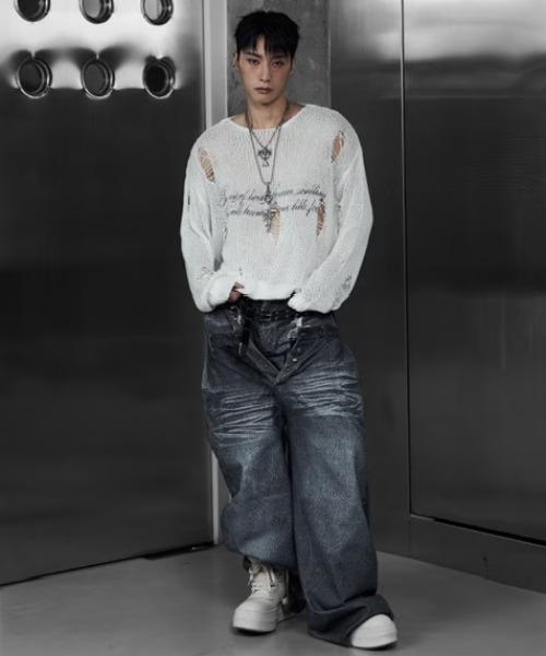 ROSEN KREUZ(ローゼンクロイツ)の「【Rosen Kreuz】INSIGNIA TROUSERS / 【ローゼンクロイツ】デニムライク刺しゅうロゴバギーパンツ(デニムパンツ・メンズ・ブラック/ブルー・01/02/03)」の3枚目の写真