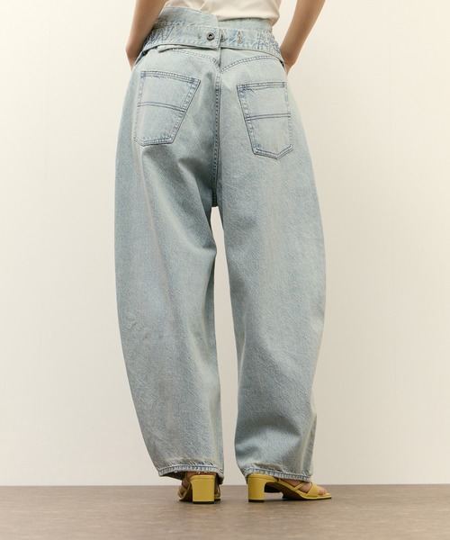 ADAM ET ROPE'（アダムエロペ）の「ロングタブベルトデニム（デニムパンツ・レディース・ブルー系その他4/サックスブルー・34/36/38）」の2枚目の写真