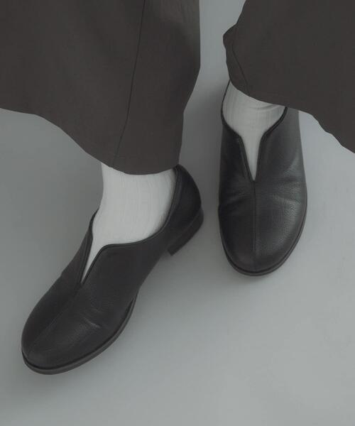 SENSE OF PLACE by URBAN RESEARCH（センスオブプレイスバイアーバンリサーチ）の「センタースリットスリッポンシューズ（スリッポン・メンズ・ブラック・26.5/27.5）」の4枚目の写真