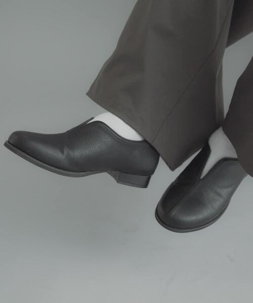 SENSE OF PLACE by URBAN RESEARCH（センスオブプレイスバイアーバンリサーチ）の「センタースリットスリッポンシューズ（スリッポン・メンズ・ブラック・26.5/27.5）」の6枚目の写真