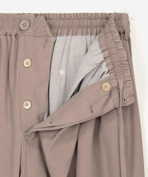 UNFIL（アンフィル）の「UNFIL | レーヨンギャバジン ワイドイージーパンツ WOMEN（その他パンツ・レディース・ブラック系その他/ベージュ系その他・0）」の15枚目の写真