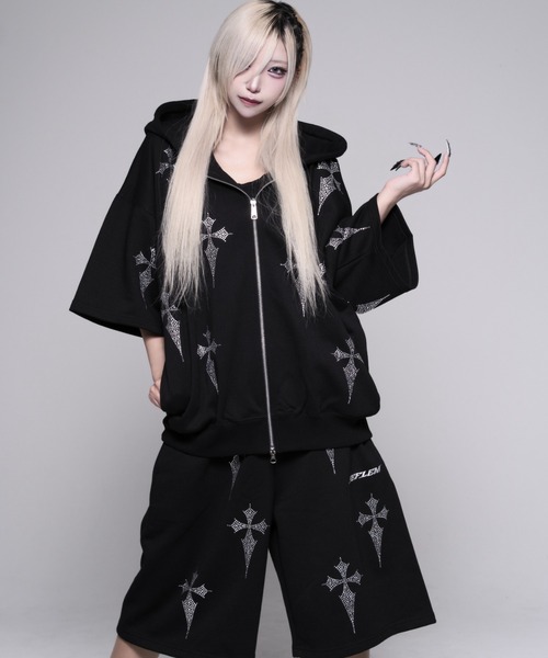 REFLEM(レフレム)の「『REFLEM/レフレム』クロス総柄ラインストーンスウェットハーフパンツ(スウェットパンツ・レディース・ブラック×レッド/ブラック×ホワイト・FREE)」の11枚目の写真