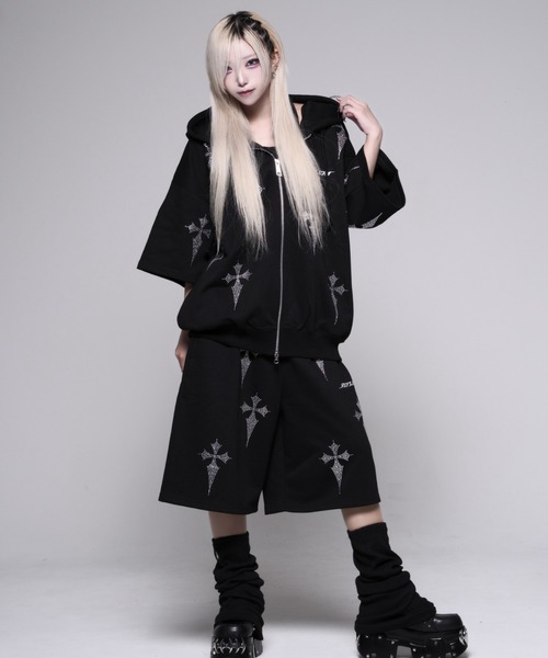 REFLEM(レフレム)の「『REFLEM/レフレム』クロス総柄ラインストーンスウェットハーフパンツ(スウェットパンツ・レディース・ブラック×レッド/ブラック×ホワイト・FREE)」の13枚目の写真