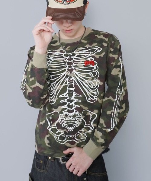 SPINNS（スピンズ）の「短丈ロングスリーブTシャツ/スケルトンボーンロゴ（Tシャツ/カットソー・メンズ・ブラック系その他/ウッドランド/ホワイト/ブラック・ONESIZE）」の4枚目の写真