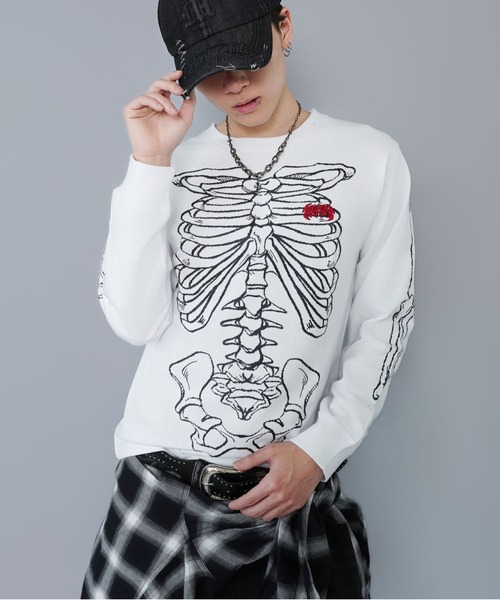 SPINNS（スピンズ）の「短丈ロングスリーブTシャツ/スケルトンボーンロゴ（Tシャツ/カットソー・メンズ・ブラック系その他/ウッドランド/ホワイト/ブラック・ONESIZE）」の2枚目の写真