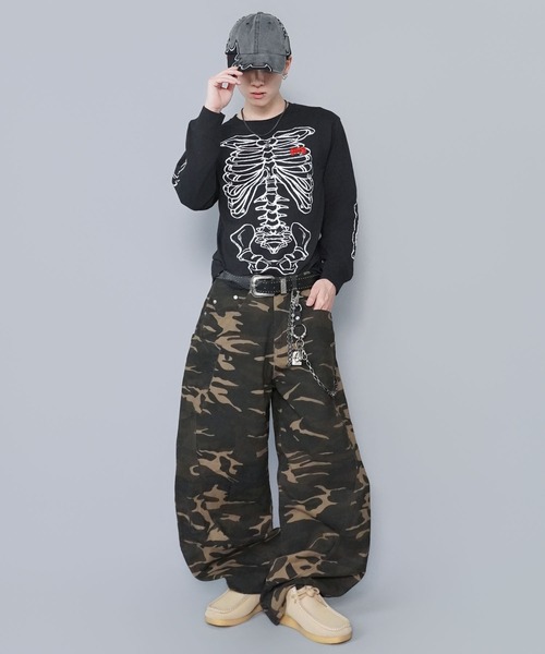 SPINNS（スピンズ）の「短丈ロングスリーブTシャツ/スケルトンボーンロゴ（Tシャツ/カットソー・メンズ・ブラック系その他/ウッドランド/ホワイト/ブラック・ONESIZE）」の5枚目の写真