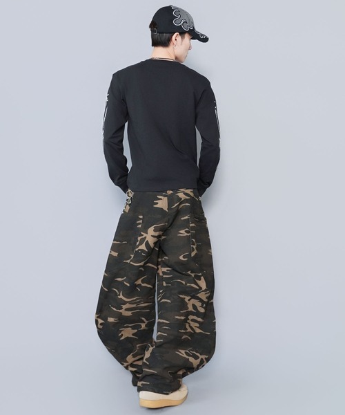 SPINNS（スピンズ）の「短丈ロングスリーブTシャツ/スケルトンボーンロゴ（Tシャツ/カットソー・メンズ・ブラック系その他/ウッドランド/ホワイト/ブラック・ONESIZE）」の7枚目の写真