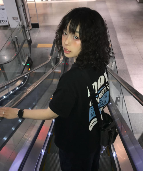 URBANDTYPE(アーバンディタイプ)の「デイオフグラフィックTシャツ_ブラック(Tシャツ/カットソー・レディース・その他・SMALL/MEDIUM/LARGE)」の2枚目の写真