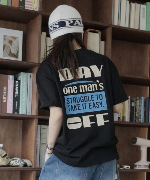 URBANDTYPE(アーバンディタイプ)の「デイオフグラフィックTシャツ_ブラック(Tシャツ/カットソー・レディース・その他・SMALL/MEDIUM/LARGE)」の3枚目の写真