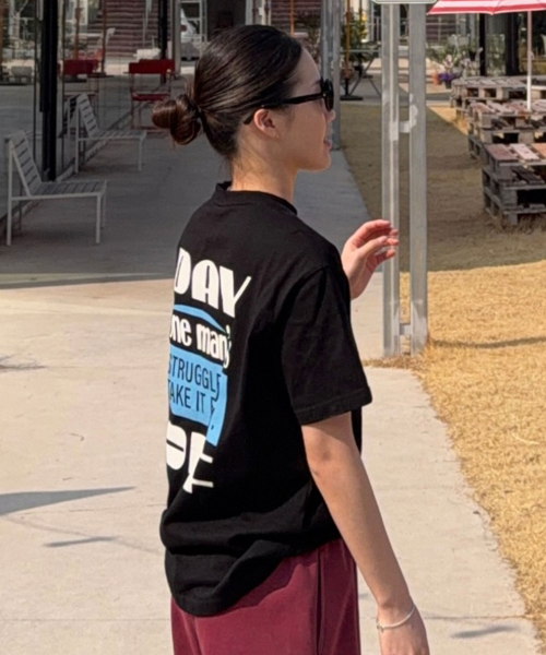 URBANDTYPE(アーバンディタイプ)の「デイオフグラフィックTシャツ_ブラック(Tシャツ/カットソー・レディース・その他・SMALL/MEDIUM/LARGE)」の5枚目の写真