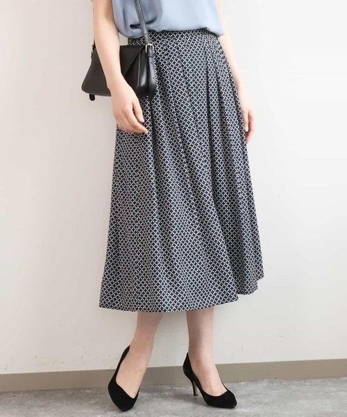 OFUON le MK（オフオンルエムケー）の「ウエストタック格子柄フレアスカート/洗濯機で洗える/セットアップ可（スカート・レディース・グリーン系その他/ネイビー・36/38/40）」の2枚目の写真