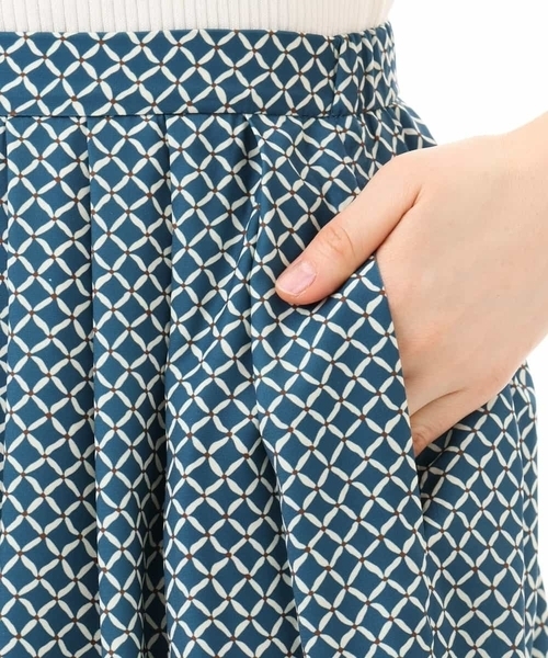 OFUON le MK（オフオンルエムケー）の「ウエストタック格子柄フレアスカート/洗濯機で洗える/セットアップ可（スカート・レディース・グリーン系その他/ネイビー・36/38/40）」の7枚目の写真