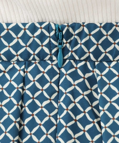 OFUON le MK（オフオンルエムケー）の「ウエストタック格子柄フレアスカート/洗濯機で洗える/セットアップ可（スカート・レディース・グリーン系その他/ネイビー・36/38/40）」の9枚目の写真