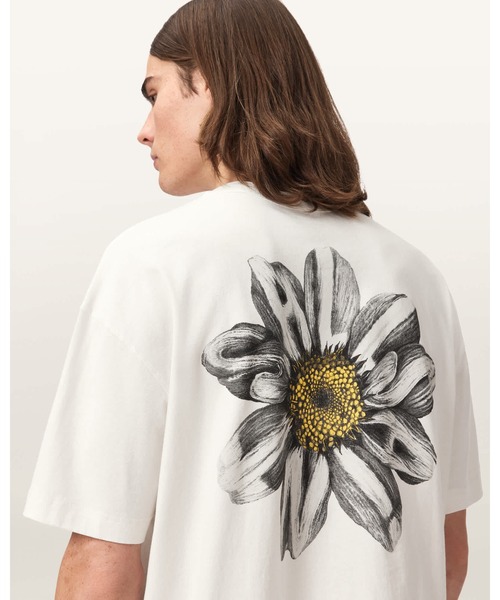 ALLSAINTS(オールセインツ)の「PETALS OVERSIZED SHORT SLEEVE GRAPHIC T-SHIRT | PETALS オーバーサイズ 半袖 グラフィック Tシャツ(Tシャツ/カットソー・メンズ・ホワイト・L/XL/M/S/XS)」の9枚目の写真