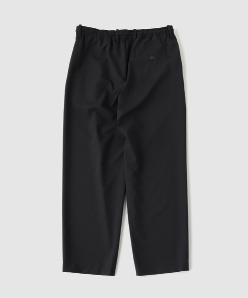 EDIFICE(エディフィス)の「MARKAWARE(マーカウェア) DOUBLE PLEATED EASY TROUSERS(スラックス・メンズ・ブラック・3/2)」の2枚目の写真