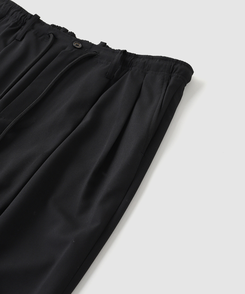 EDIFICE(エディフィス)の「MARKAWARE(マーカウェア) DOUBLE PLEATED EASY TROUSERS(スラックス・メンズ・ブラック・3/2)」の3枚目の写真