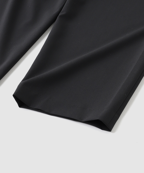 EDIFICE(エディフィス)の「MARKAWARE(マーカウェア) DOUBLE PLEATED EASY TROUSERS(スラックス・メンズ・ブラック・3/2)」の4枚目の写真