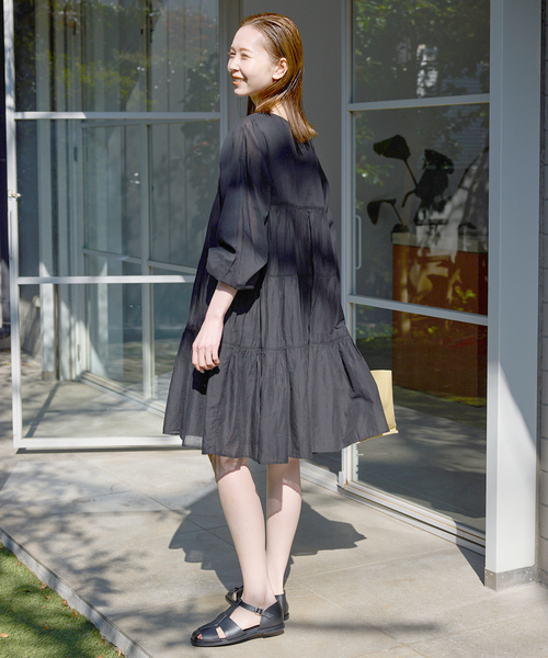 SLOBE IENA(スローブイエナ)の「コットンボイルティアードワンピース(ワンピース・レディース・パープル/ブラック/カーキ・FREE)」の6枚目の写真