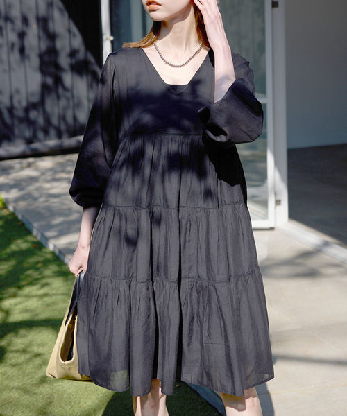 SLOBE IENA(スローブイエナ)の「コットンボイルティアードワンピース(ワンピース・レディース・パープル/ブラック/カーキ・FREE)」の4枚目の写真