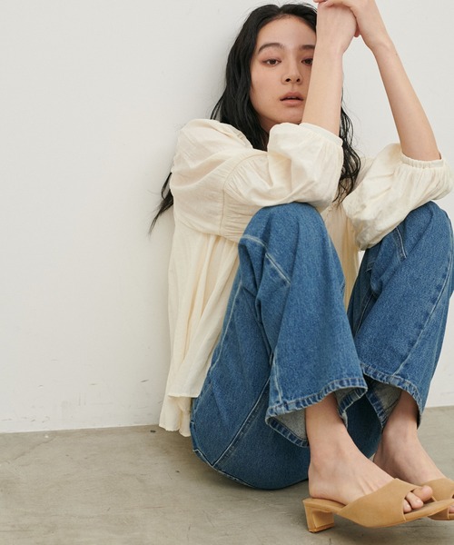 LARUTA(ラルータ)の「【LARUTA】デラヴェギャザーブラウス(シャツ/ブラウス・レディース・オフホワイト/チャコールグレー・MEDIUM)」の3枚目の写真