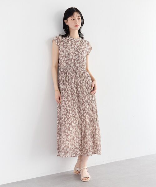 YECCA VECCA(イェッカヴェッカ)の「花柄プリーツワンピース(ワンピース・レディース・ブラック/ベージュ・FREE)」の21枚目の写真