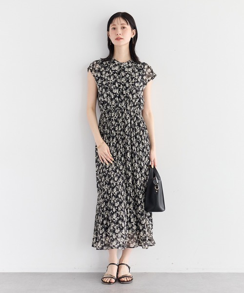YECCA VECCA（イェッカヴェッカ）の「花柄プリーツワンピース（ワンピース・レディース・ブラック/ベージュ・FREE）」の2枚目の写真