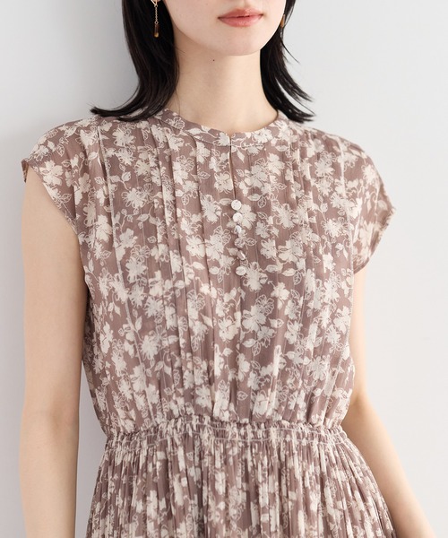 YECCA VECCA（イェッカヴェッカ）の「花柄プリーツワンピース（ワンピース・レディース・ブラック/ベージュ・FREE）」の15枚目の写真