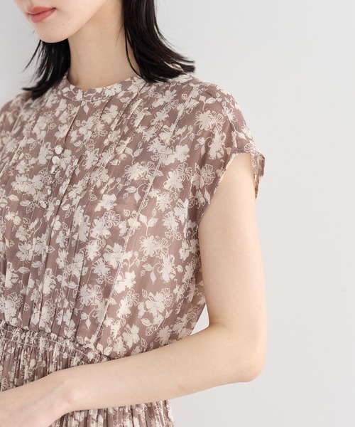 YECCA VECCA（イェッカヴェッカ）の「花柄プリーツワンピース（ワンピース・レディース・ブラック/ベージュ・FREE）」の17枚目の写真