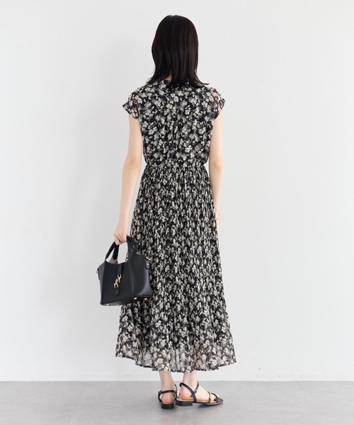 YECCA VECCA（イェッカヴェッカ）の「花柄プリーツワンピース（ワンピース・レディース・ブラック/ベージュ・FREE）」の22枚目の写真