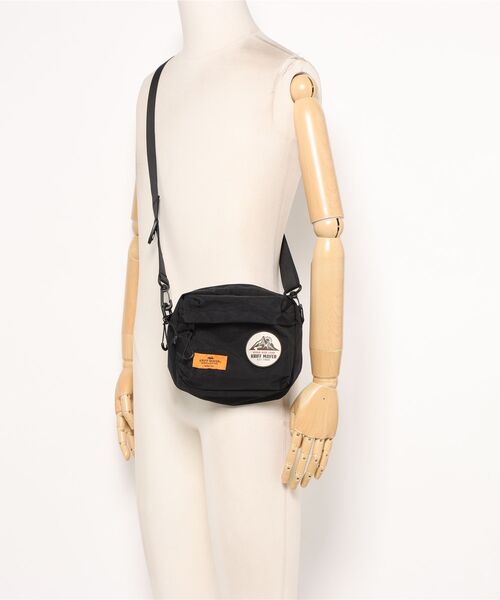 KRIFF MAYER(クリフメイヤー)の「KRIFF MAYER ワッペンミニショルダーBAG(ショルダーバッグ・メンズ・ベージュ/ブラック・FREE)」の3枚目の写真