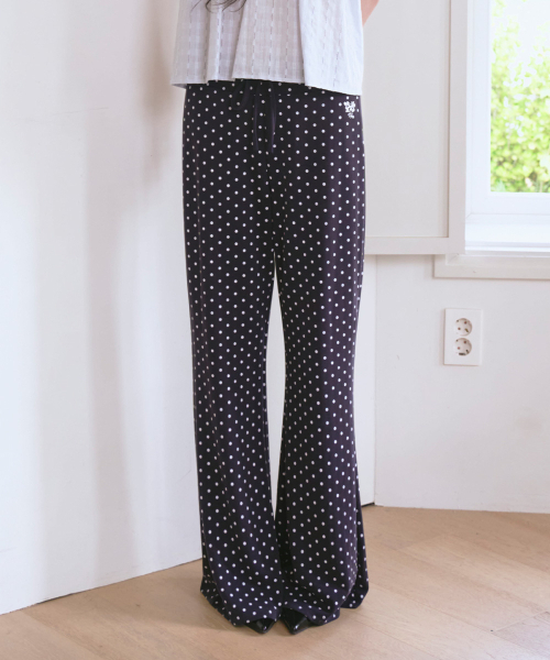 THE GREEN LAB（ザグリーンラボ）の「ソフトデイリードットブーツカットパンツ [ネイビー]（その他パンツ・レディース・その他・FREE）」の2枚目の写真