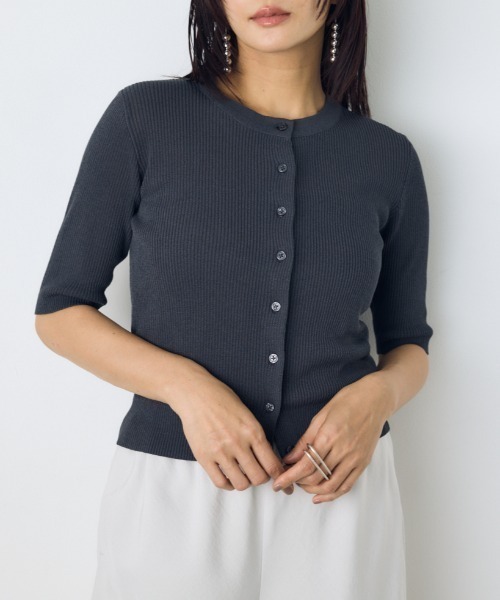 AZUL by moussy(アズールバイマウジー)の「【身長別着用画像あり】シアーリブ5分袖カーディガン 春服 夏服 秋服 シアートップス 冷房対策(カーディガン/ボレロ・レディース・ライトブラック/レッド/オフホワイト/杢グレー・SMALL/MEDIUM)」の2枚目の写真