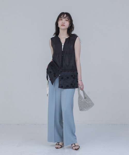 Eimee Law（エイミーロウ）の「フラワーモチーフ刺繍 ピンタックノースリブラウス（シャツ/ブラウス・レディース・ブラック/ブラウン/オフホワイト・FREE）」の12枚目の写真