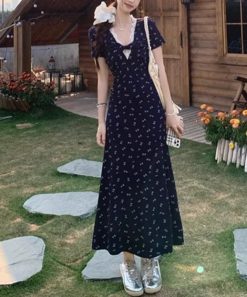 AMAJI（アマジ）の「ツイストデザイン カットアウト 半袖 ワンピース（ワンピース・レディース・ブラック・SMALL/MEDIUM/LARGE/X-LARGE）」の3枚目の写真