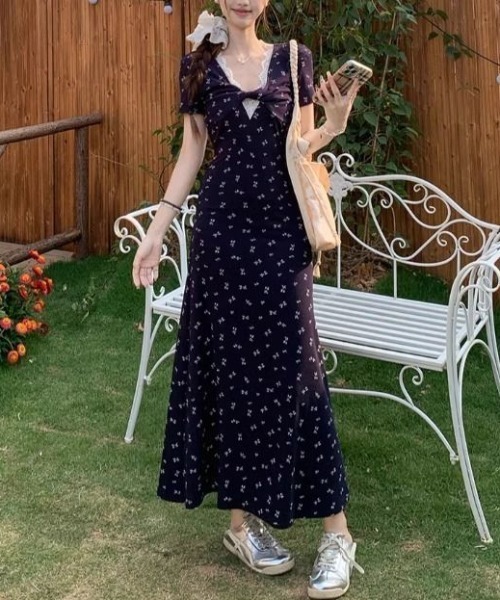 AMAJI（アマジ）の「ツイストデザイン カットアウト 半袖 ワンピース（ワンピース・レディース・ブラック・SMALL/MEDIUM/LARGE/X-LARGE）」の2枚目の写真