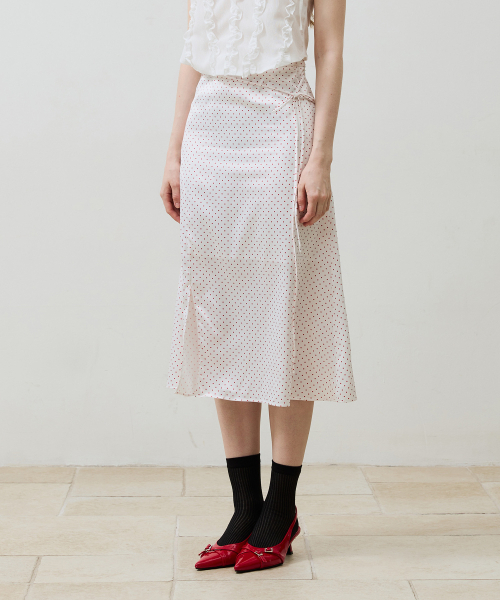 ARI(アリ)の「TINY DOT SLIT SKIRT / RED(スカート・レディース・レッド・SMALL/MEDIUM)」の2枚目の写真