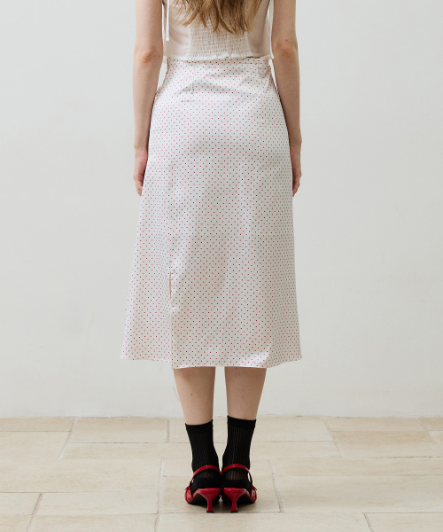 ARI(アリ)の「TINY DOT SLIT SKIRT / RED(スカート・レディース・レッド・SMALL/MEDIUM)」の3枚目の写真
